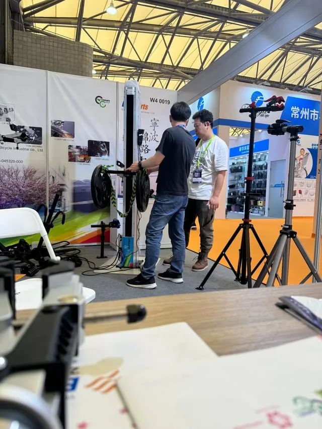 Lifting column demo at China Cycle 2024, Shanghai